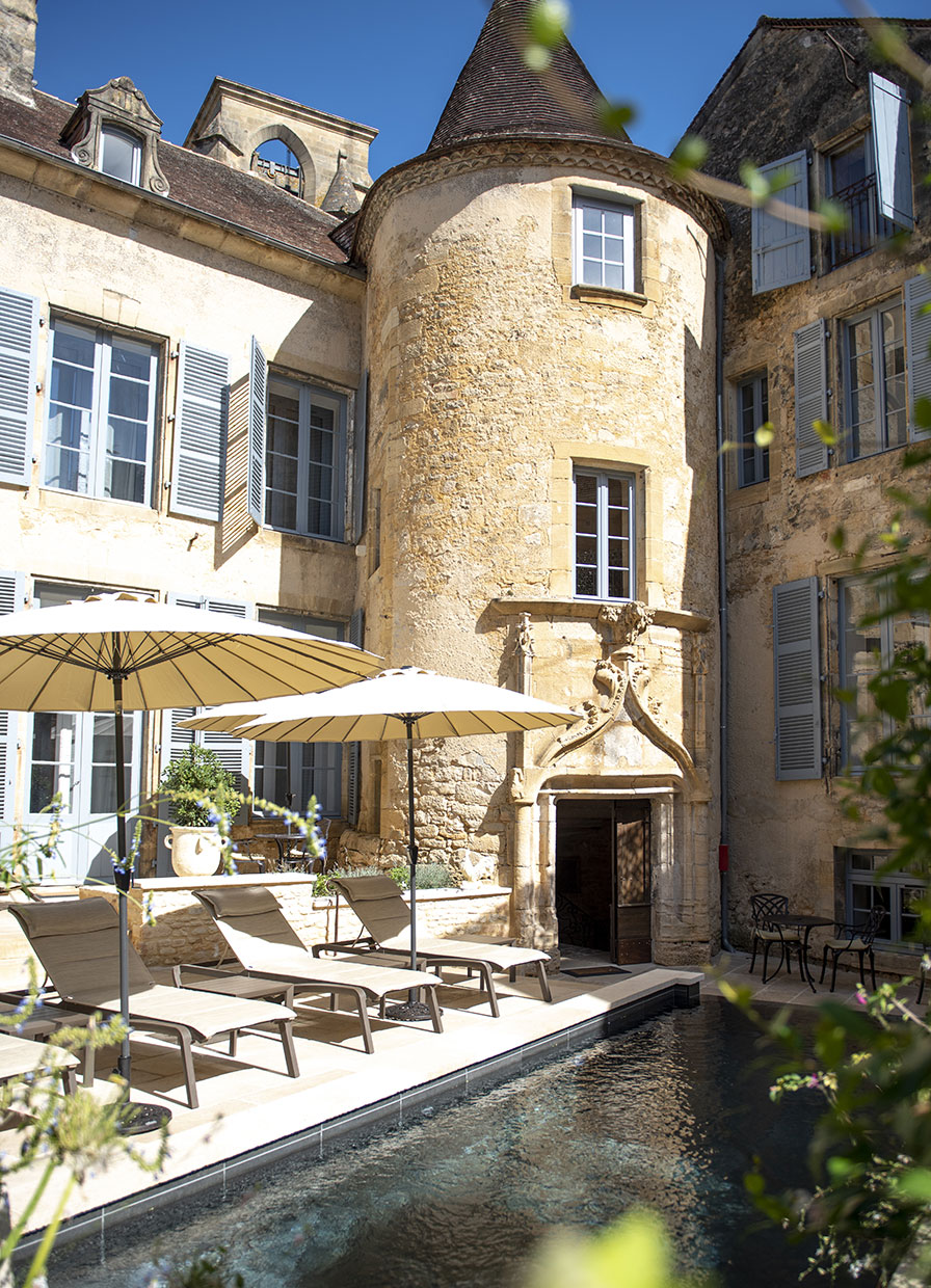 Hôtel Le Petit Manoir, bâtiment de la fin du XVème siècle, au centre de la cité médiévale de Sarlat